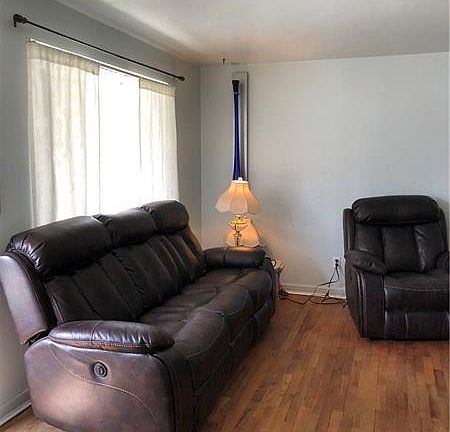 4th image of 530 Horning St