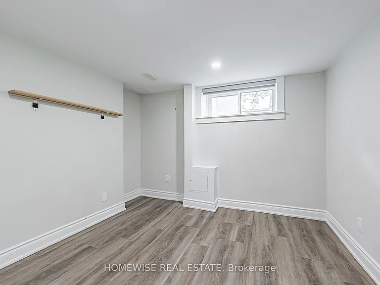 68 Fairleigh Cres #LOWER — Photo 9