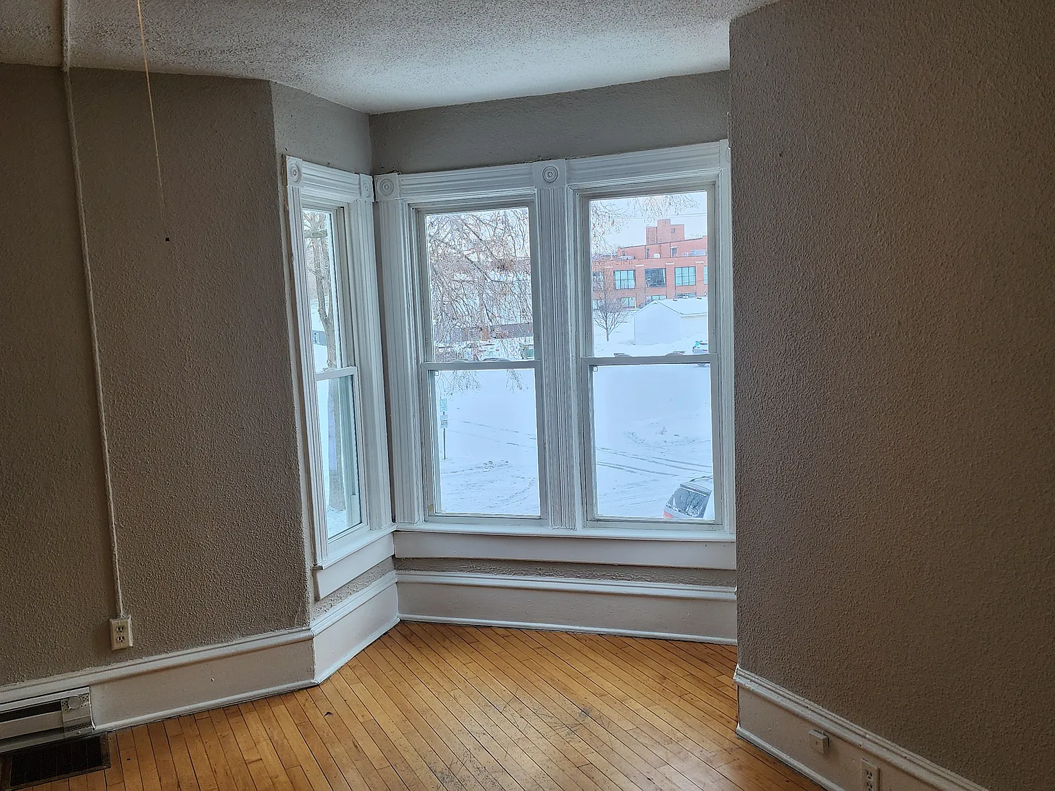 2 bed, 900 sqft, $1,300 — Photo 3
