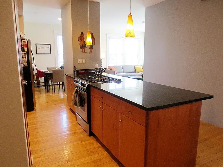 400 Washington St #302 — Photo 25