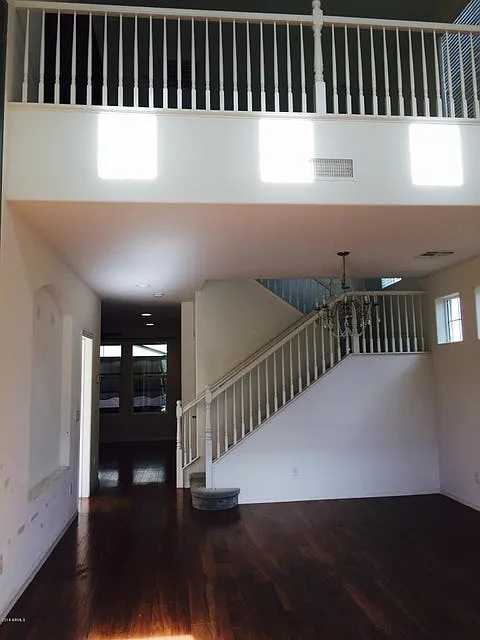 4 bed, 2368 sqft, $2,695 — Photo 3