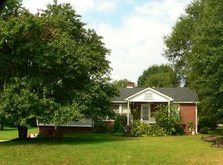 353 19th St NW, Hickory, NC 28601