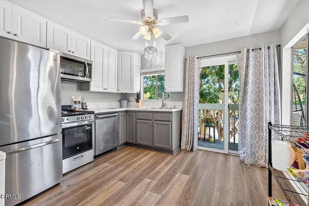 225 S Ventura Rd — Photo 4