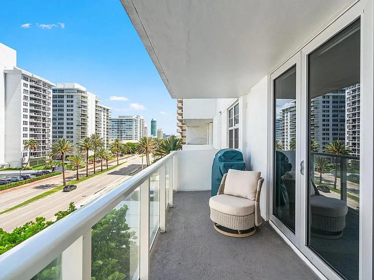 5100 Collins Ave #811 — Photo 7