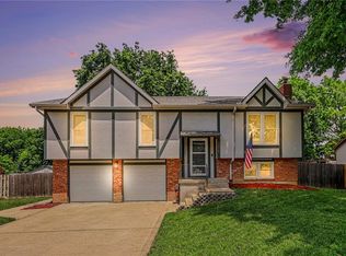 1406 N Mart Way Dr, Olathe, KS 66061