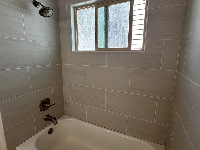 628 S University St — Photo 17