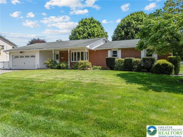 2704 Plymouth Dr, Easton, PA 18045