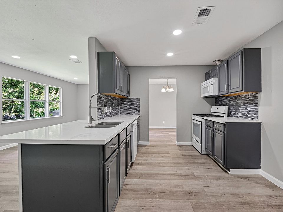 1st image of 701 Oriole Ln