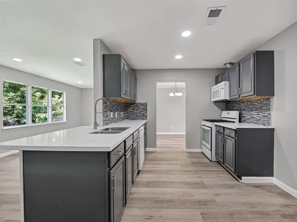 701 Oriole Ln, Pasadena, TX 77502