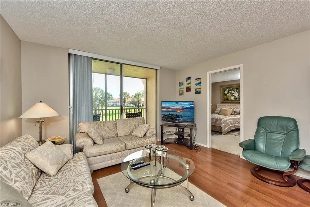 2 bed, 2.0 bath, 842 sqft, $3,000 — Photo 3