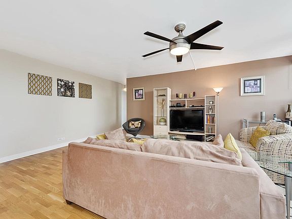 5th image of 2626 N Lakeview Ave APT 3404
