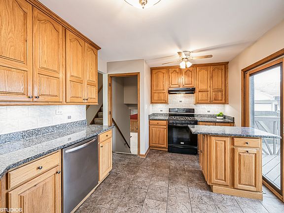 3rd image of 8832 170th St