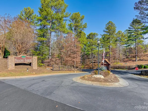1370 E Paradise Harbor Dr, Connelly Springs, NC 28612
