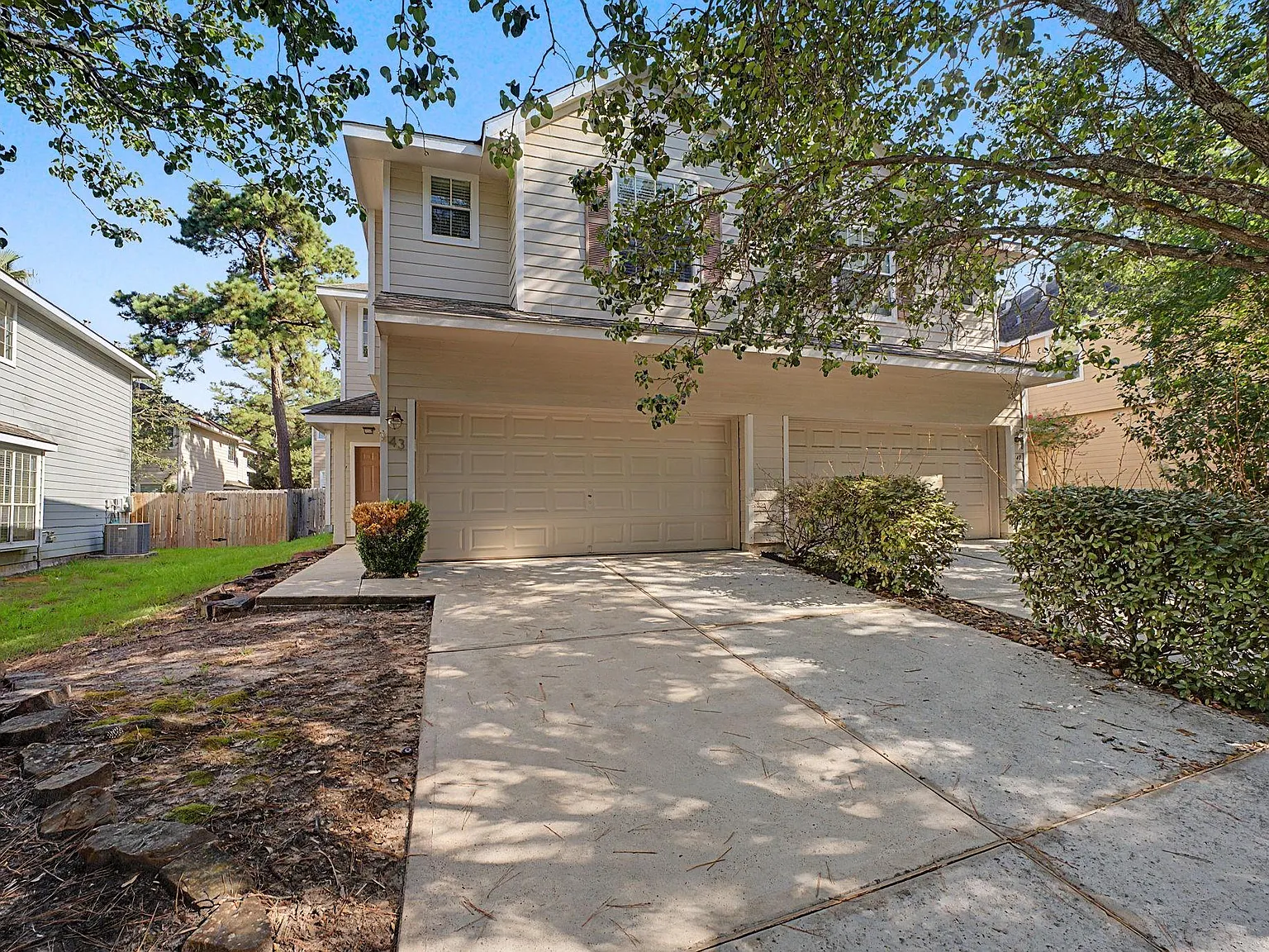 3 bed, 2.5 bath, 1657 sqft, $2,100 — Photo 1