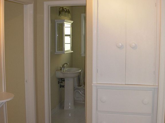 Hallway/Linen Closet