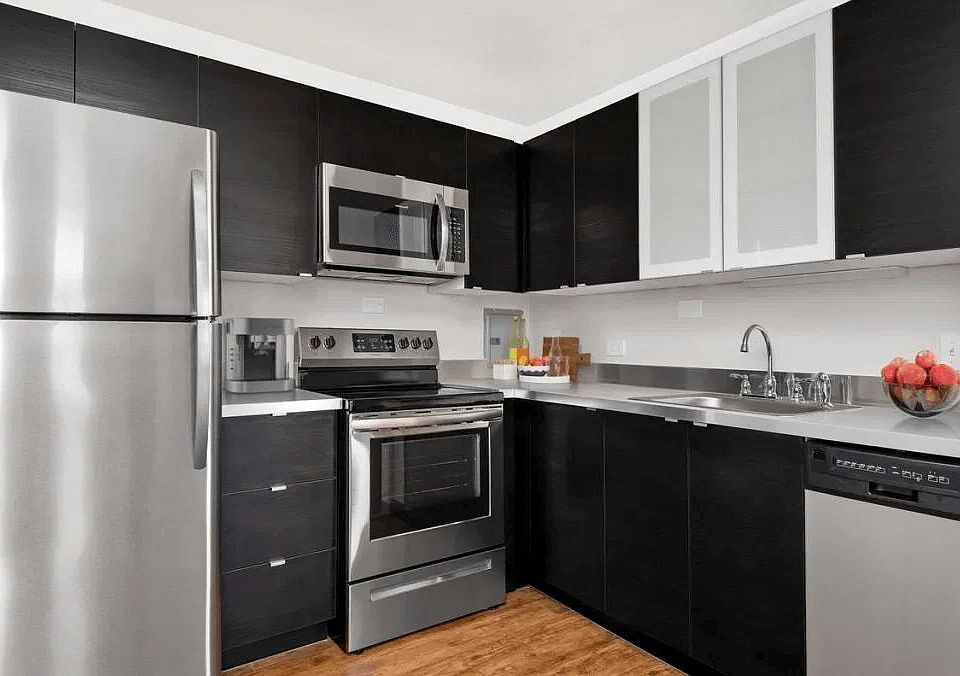 1st image of 33 W Delaware Pl #1-13A