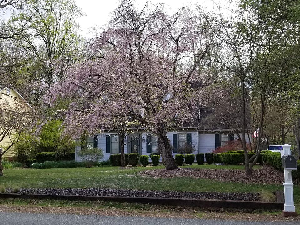 1st image of 3 Mayfair Dr