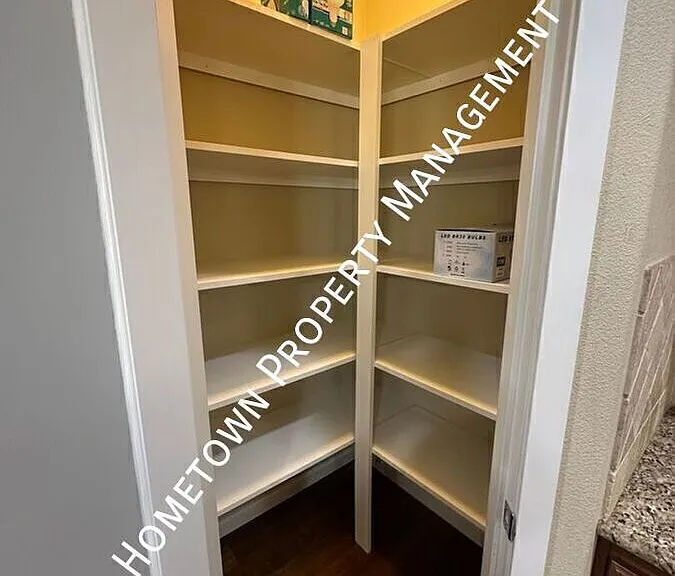 4241 Dudley Dr NE — Photo 7