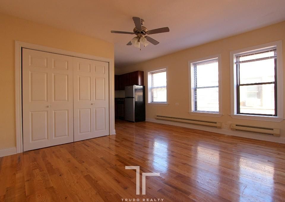 1st image of 815 W Cornelia Ave #821316