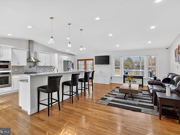 3rd image of 2829 Vixen Ln