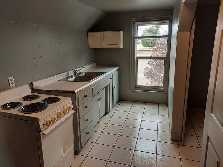 95 W 1st St — Photo 5