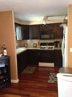 3rd image of 15 Marigold Cir
