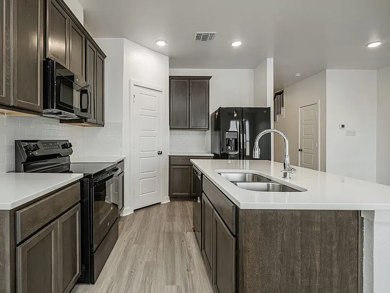 8434 Adelaide Dr — Photo 23