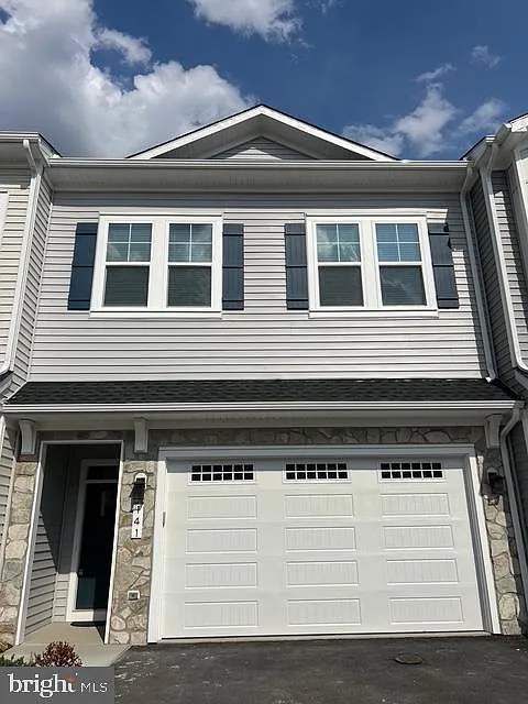 3 bed, 2.5 bath, 2152 sqft, $2,650 — Photo 2