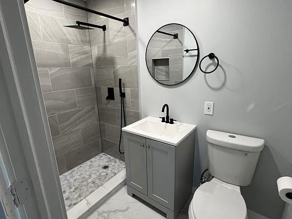 5th image of 285 NE 43rd St #285