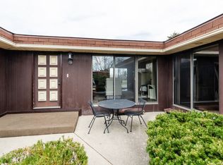 2445 Seville Cir, Northbrook, IL 60062