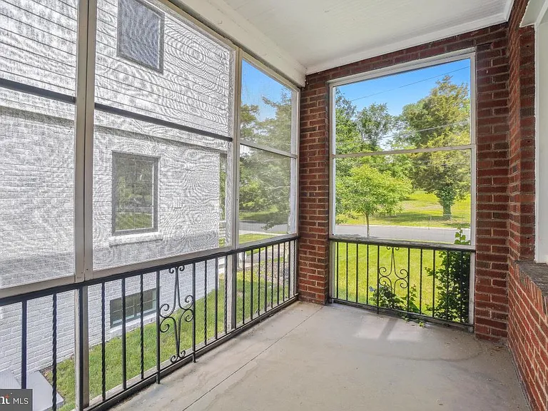 2615 Otis St NE — Photo 39