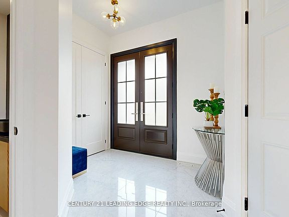 3rd image of 10 Stamford Sq S