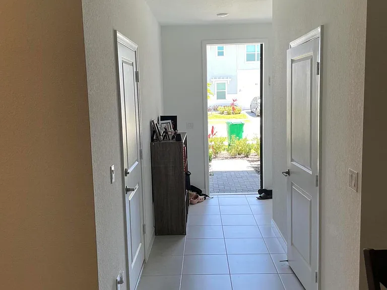 410 SE Crossoak Ln — Photo 4