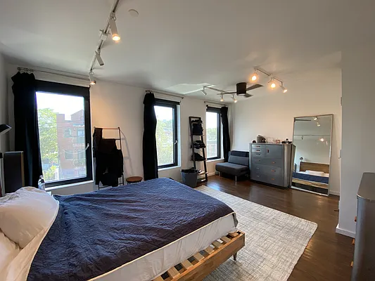 Rented by Realty Collective | media 16