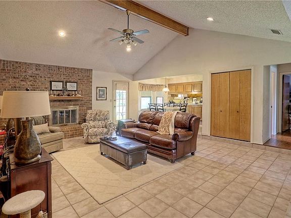 2nd image of 1305 Circle Ln