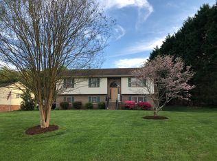 1326 Grady Ln, Hickory, NC 28602