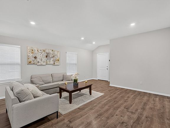 4th image of 2428 Rosharon Dr