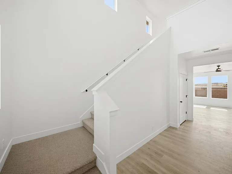 946 E Malibu Ln — Photo 5