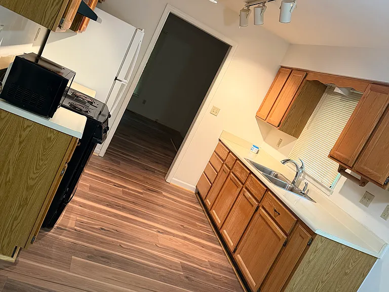 425 Ashlawn Dr — Photo 10