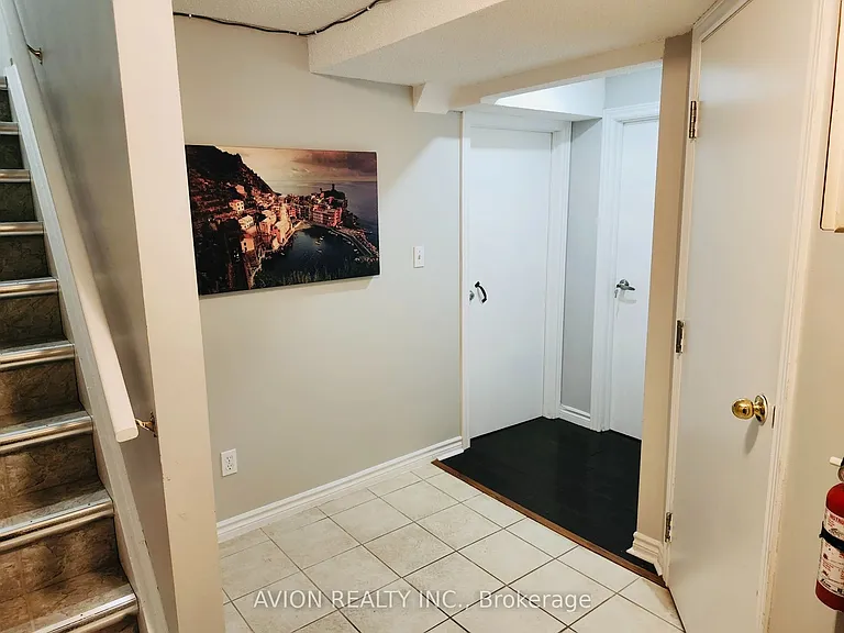15 Saintsbury Sq #BASEMENT — Photo 9