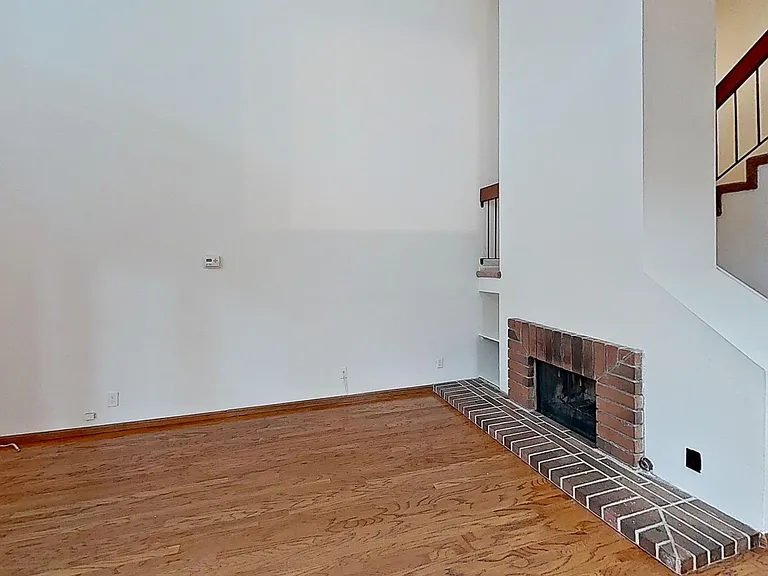 4425 Whitsett Ave #213 — Photo 4