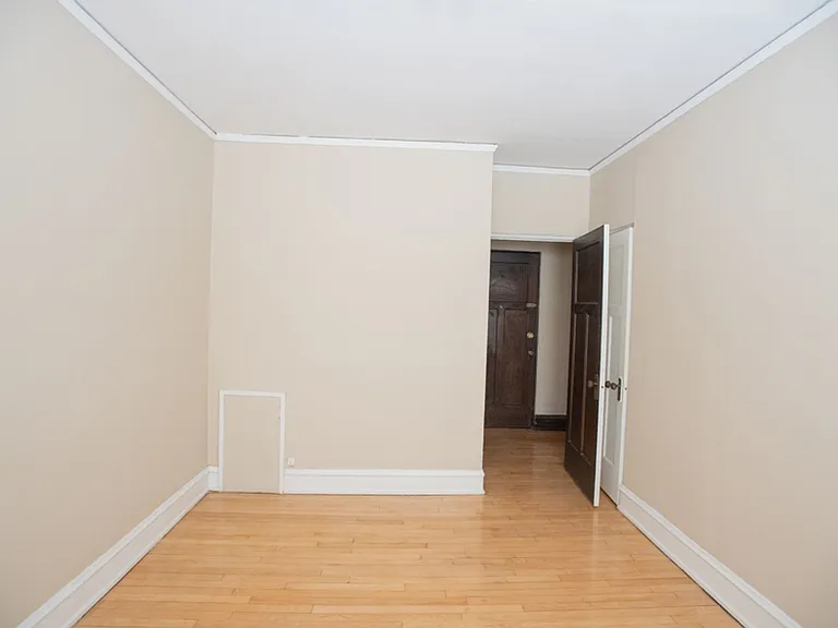 1720 E Newton Apartments — Photo 11
