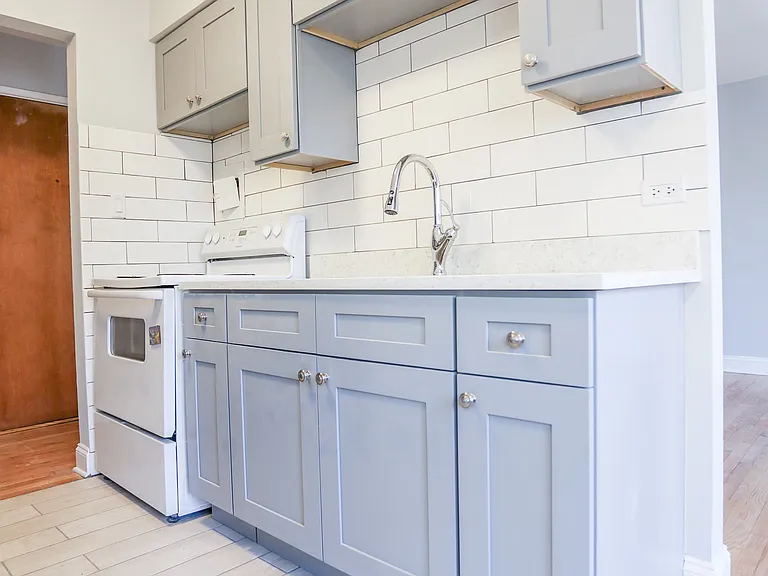 6112 N Kenmore Ave #208 — Photo 1