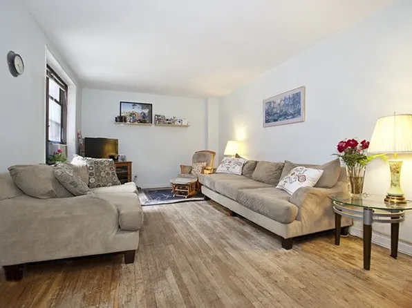 2140 Knapp Street image 1 of 7