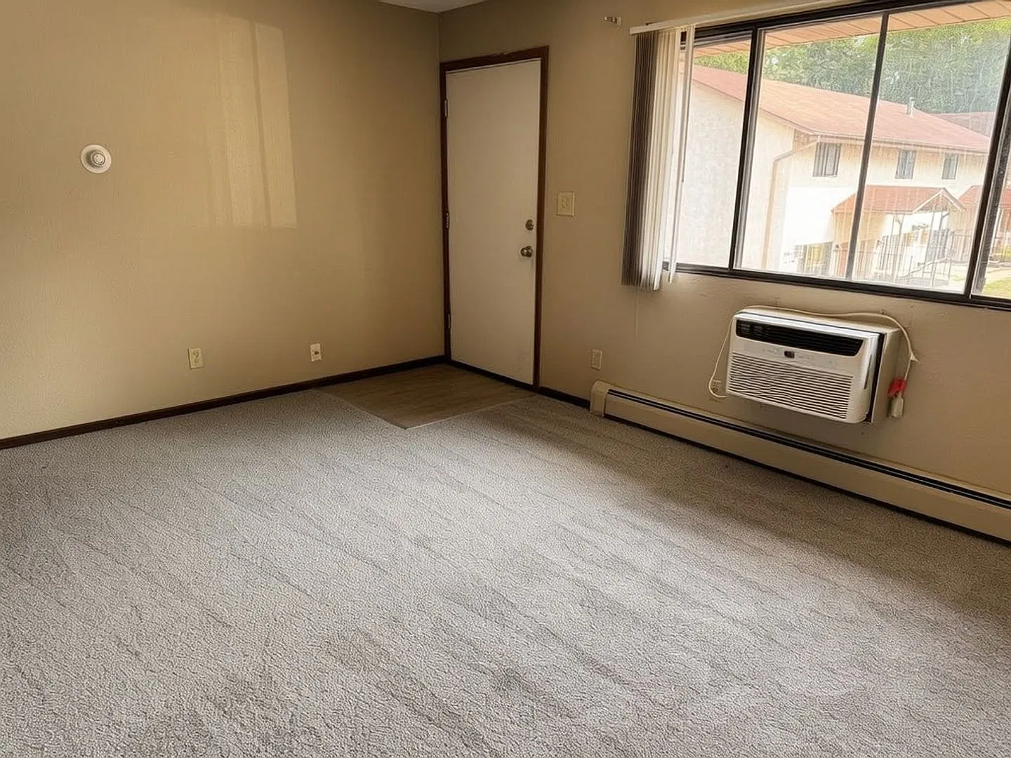 1419 Case Ave East — Photo 2