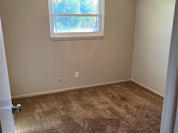 5th image of 3325 S Oxford Ave