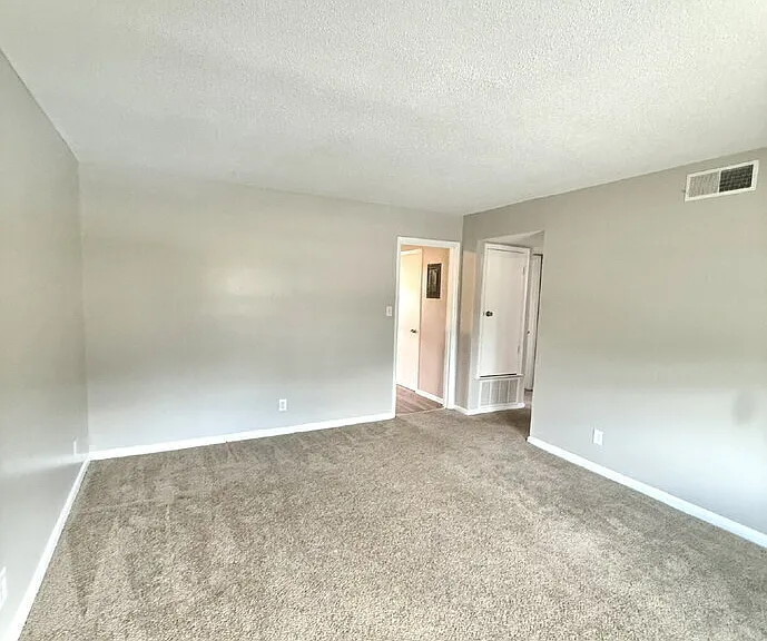 101 Woodhouse Ln #D — Photo 6