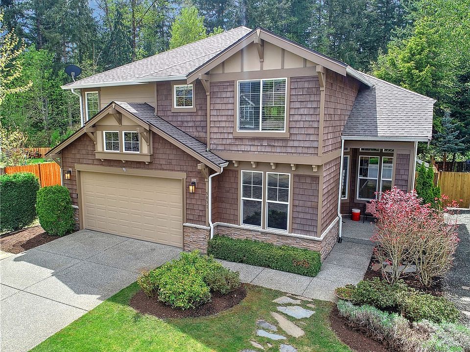 Home in a sought-after location with a private community park, multiple public parks, cafes, and shopping opportunities nearby--a thirty-minute drive from Bellevue, Seattle, or Issaquah.  Brand new roof just installed!