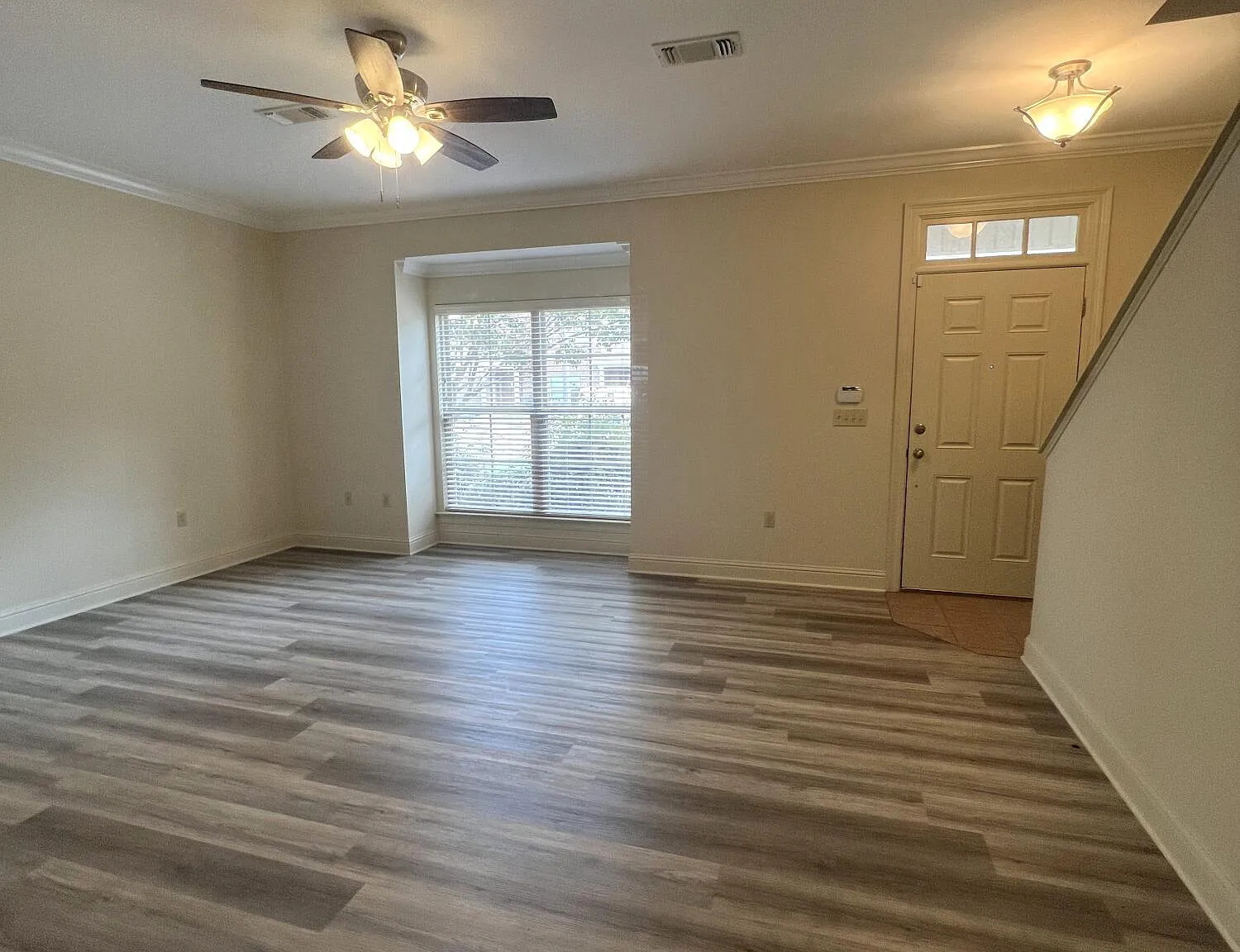 2 bed, 1.5 bath, 1301 sqft, $1,275 — Photo 3
