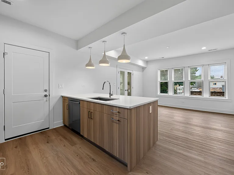 2527 W Ainslie St #3 — Photo 7